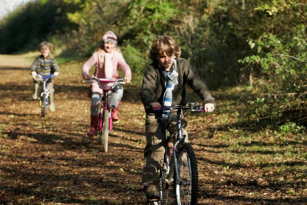 Børn der cykler til børnepsykolog i Aarhus